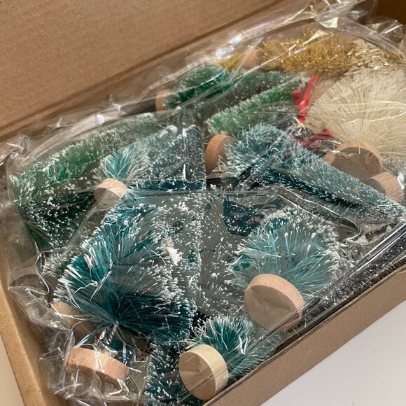 Mini Bottle Brush Trees Set - Picture 1 of 6